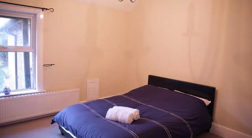 Lovely 4 Bed Stylish Home in Green Birmingham Suburb