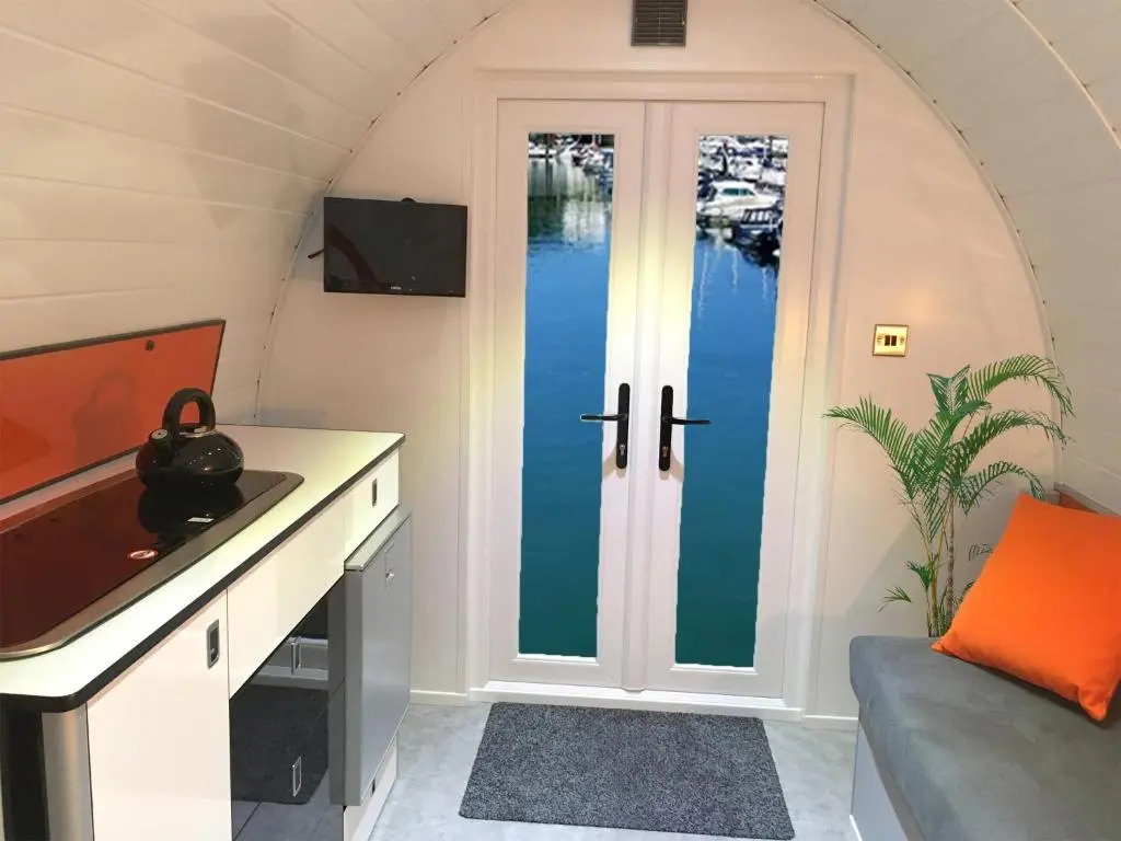 INSPIRING VIEWS & PLACE WITH FREE PARKING by BEACH
