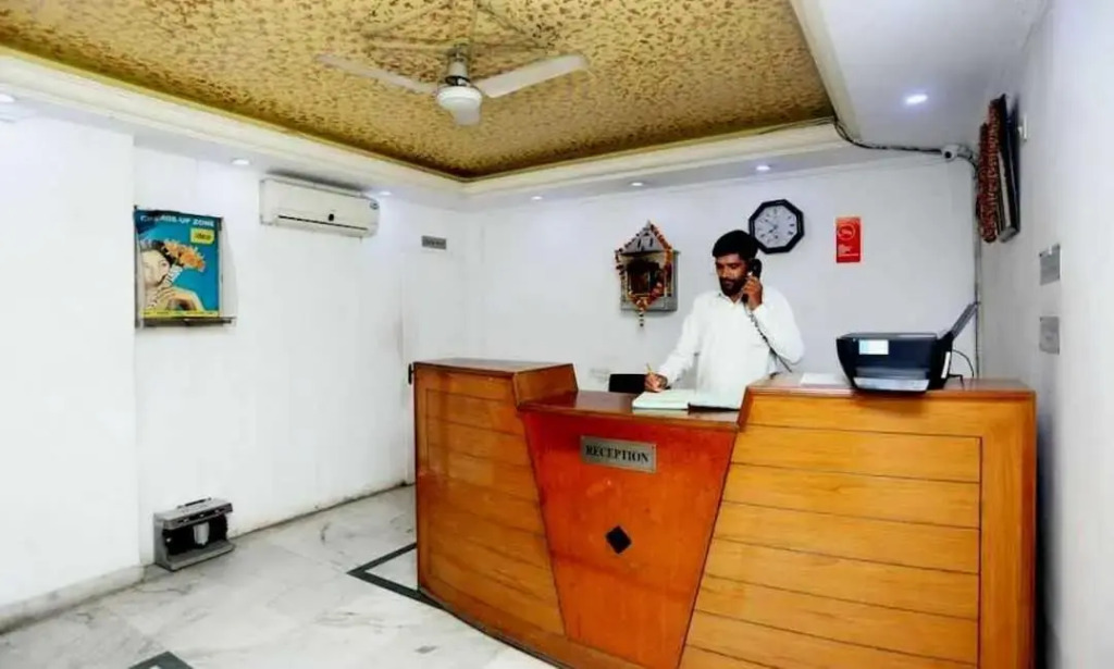 POP 92556 Hotel Shubham