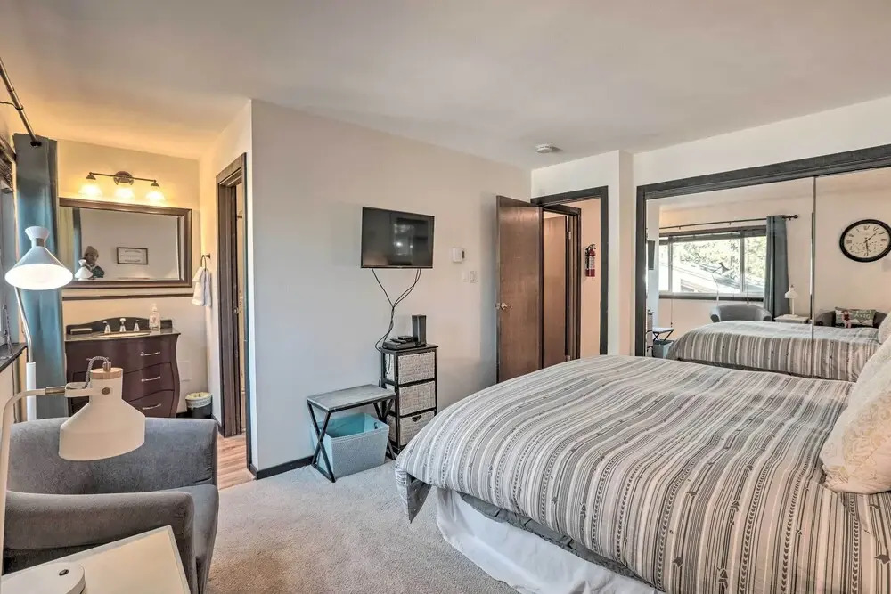 Comfy Lake Tahoe Condo w/ Private Beach Access!