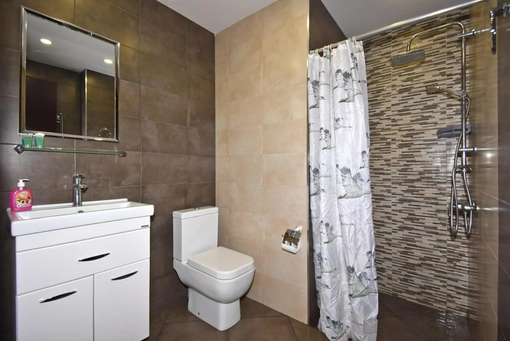 Residence North Avenue Teryan 8. 14 2
