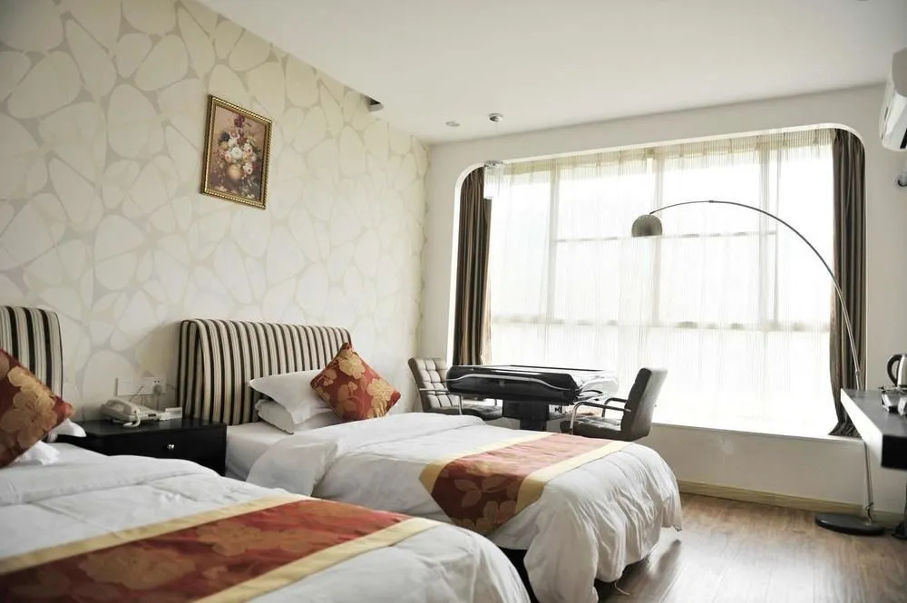 Wulong Xiannvshan Platinum Hotel