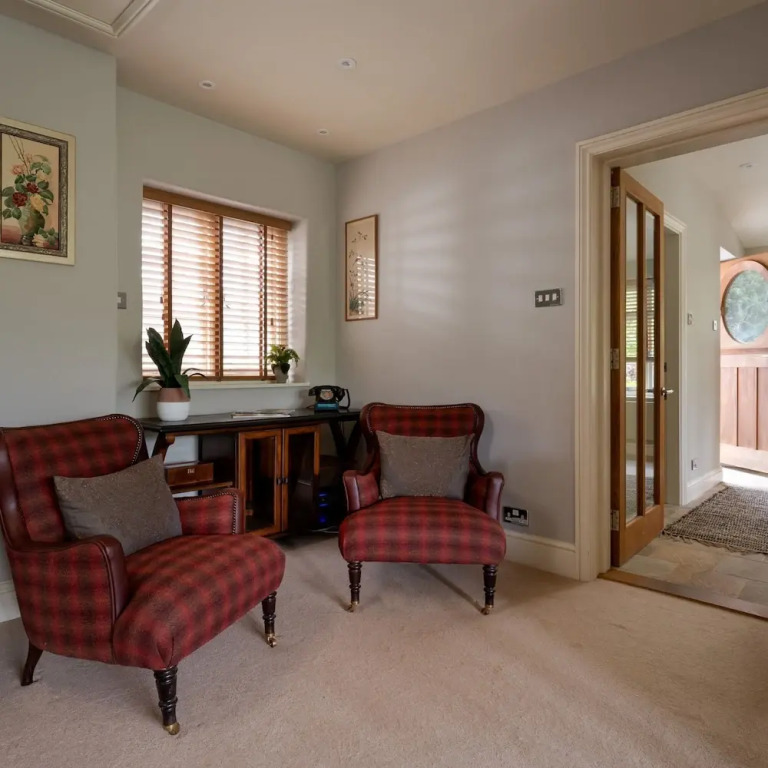 Higher Mapstone Luxury Dartmoor Retreat with Hot Tub, Views and Games Barn