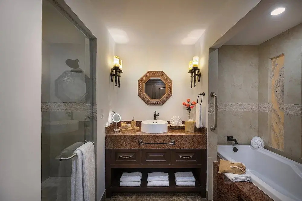 Room in Holiday House - Hacienda Encantada-king Or Queen Beds-kitchenette!