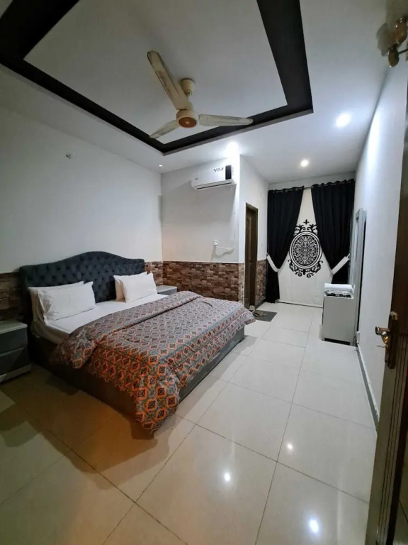Delano Inn Guest House