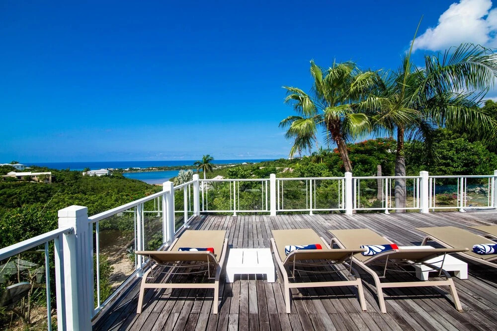 Exclusive Terres Basses Location, Full AC, Salt Water Pool, Wifi, Short Drive to the Beach!