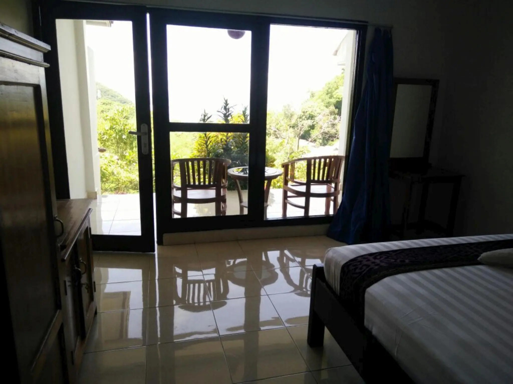 CF Komodo Hotel
