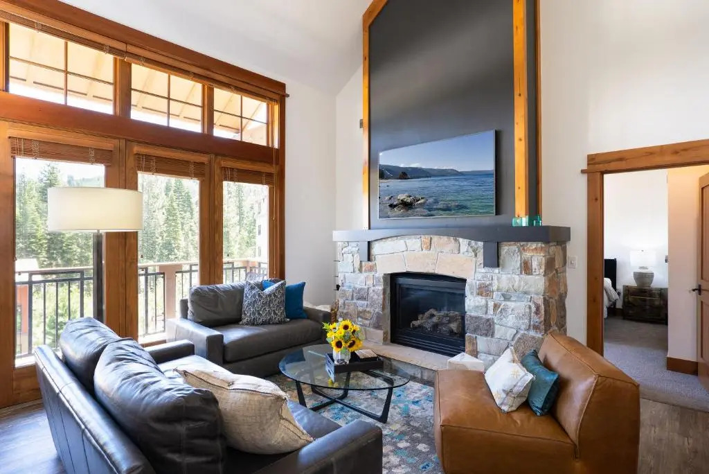Luxury Top Floor Residence in the Village at Northstar - Catamount 403