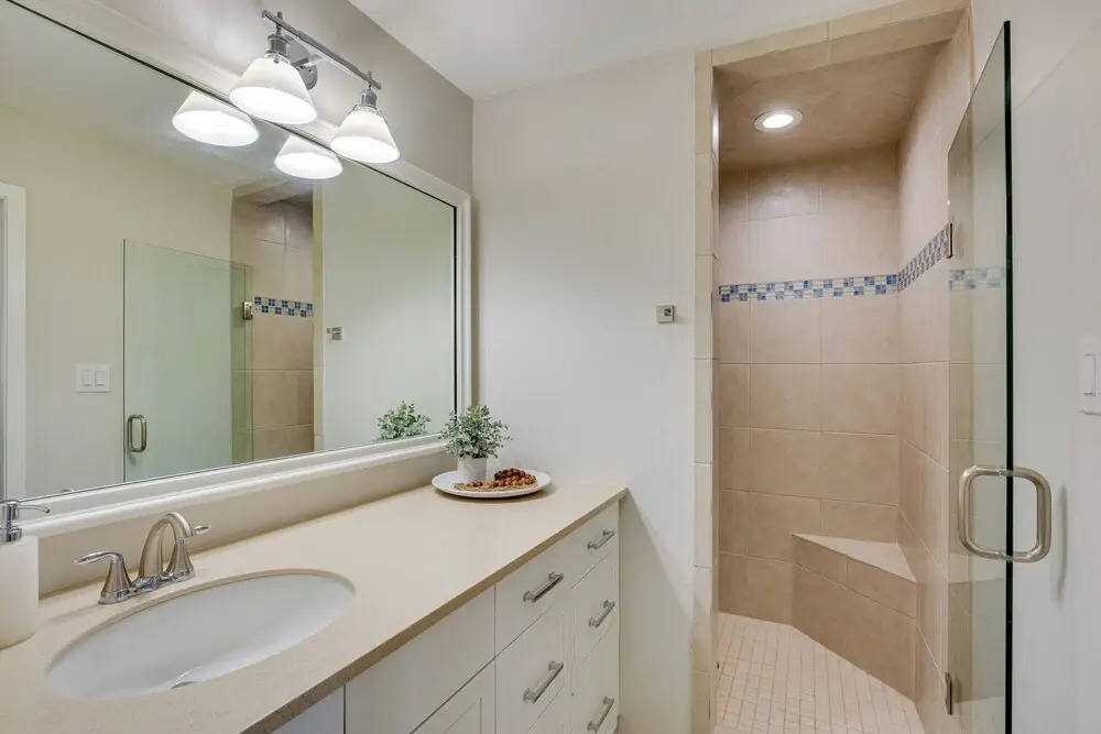 Cedar Creek Lake Views: Gorgeous Mabank House!