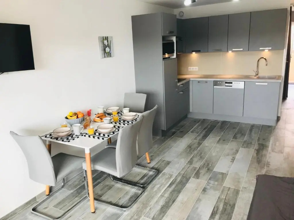 Appartement 2 pieces, renove, 2 piscines+tennis, mer, climatisation