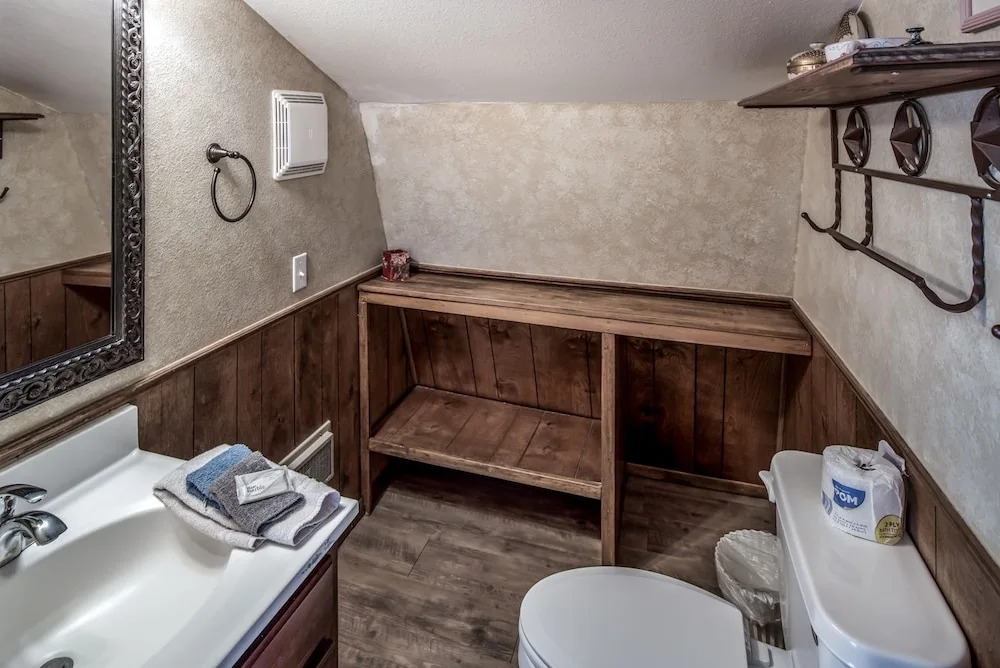 Bear Crossing - Three Bedroom Cabin