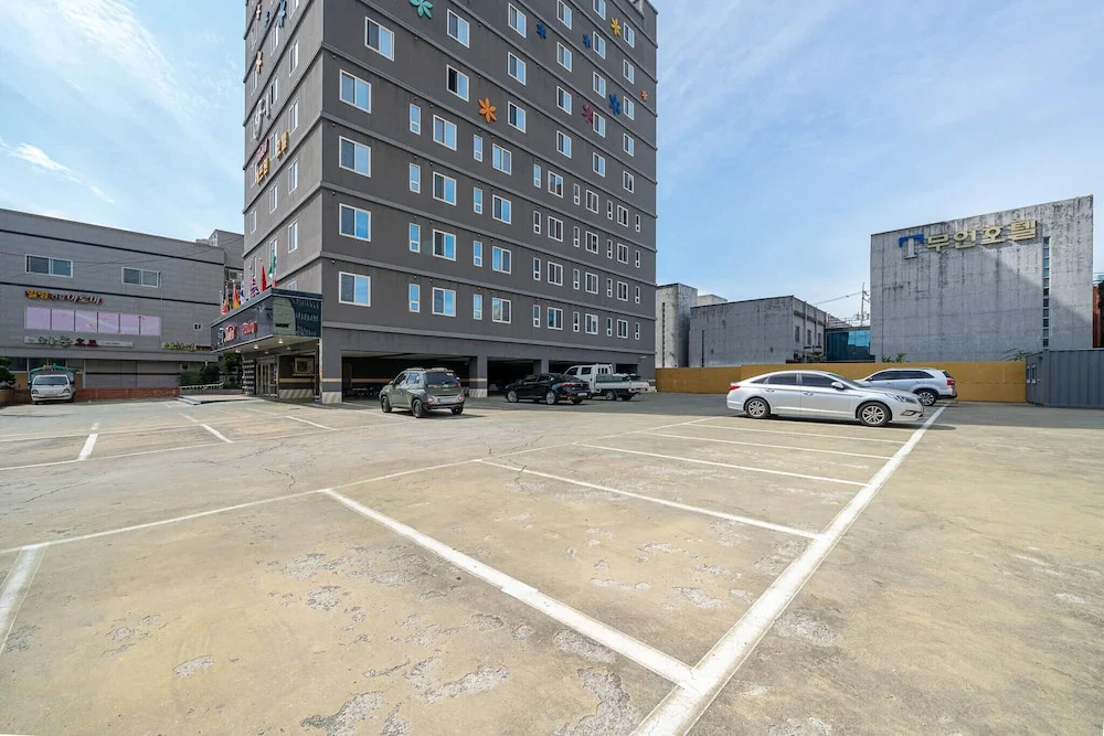 F-one Hotel