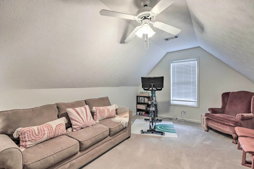 Fayetteville Retreat w/ Hot Tub & Fenced Yard