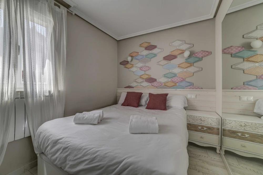 Burgos Rooms Catedral by Clabao