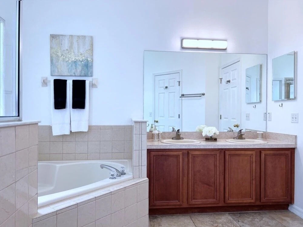 Lovely 4 Bed 3 Bath Pool Home With Spa-5330cvl 4 Bedroom Home by RedAwning
