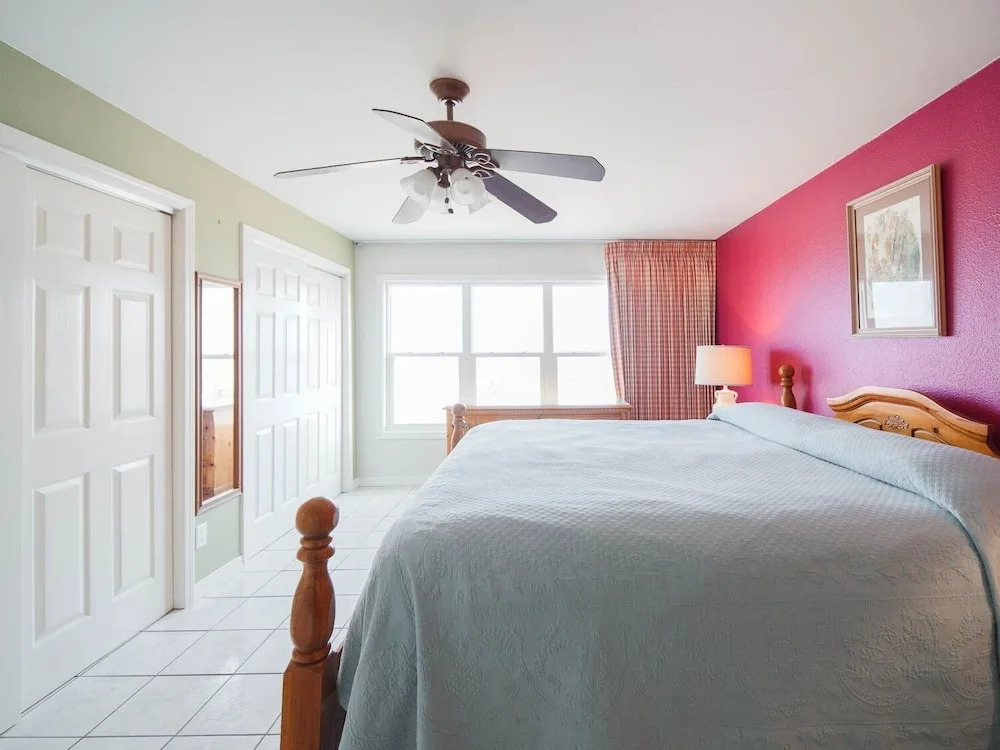 Relaxing , Great Location, 3 Minute Walk To The Beach 2 Bedroom Condo by RedAwning