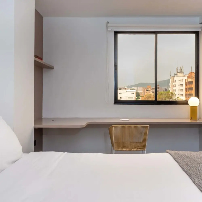 w Impressive 3BR With Balcony in Laureles