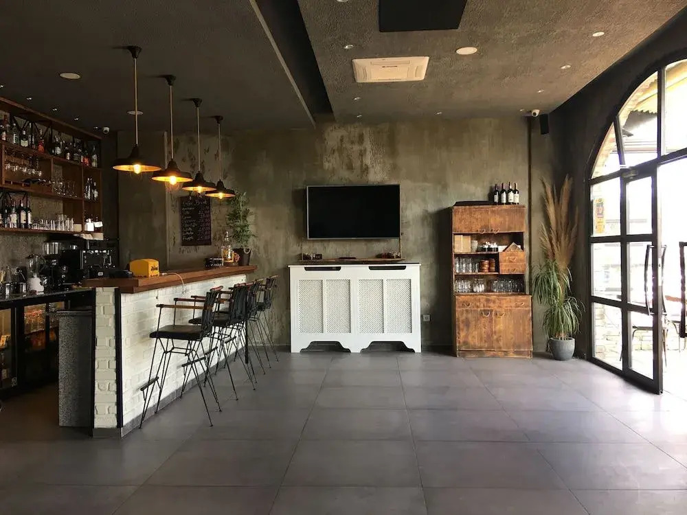8 Rooms Hotel