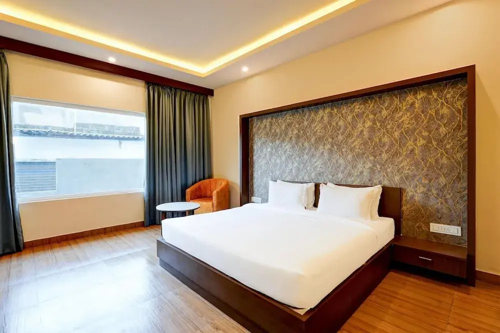 Premium Stays Near Phoenix Mall