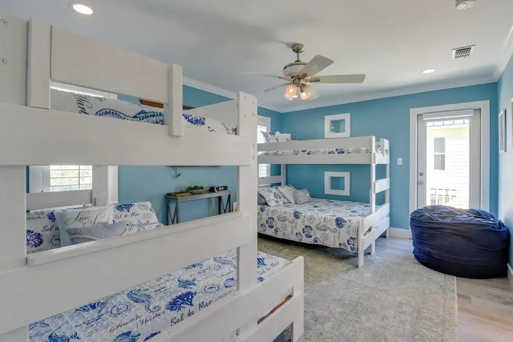 Grand Destin Getaway - Walk a Block to the Beach!