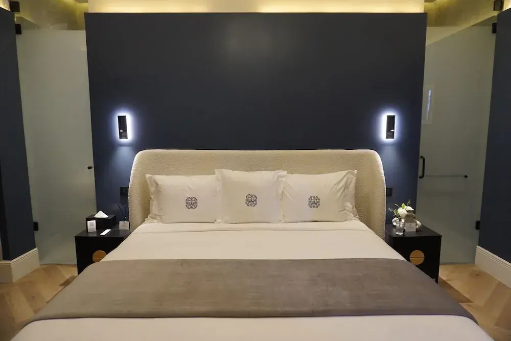 Por los Siglos de los Siglos Hotel