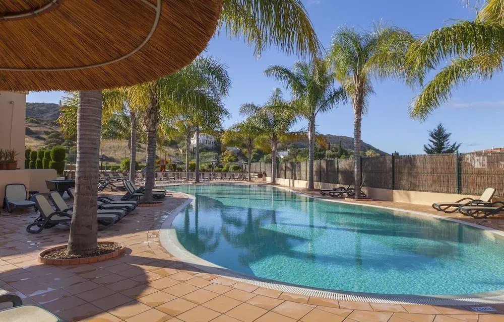 B27 - Luz Bay 2 Bedroom Apartment