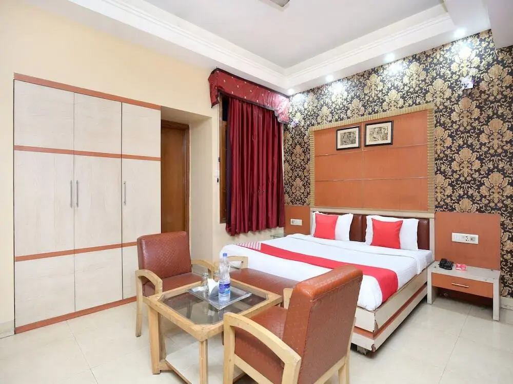 OYO Rooms Hussainpura Bridge