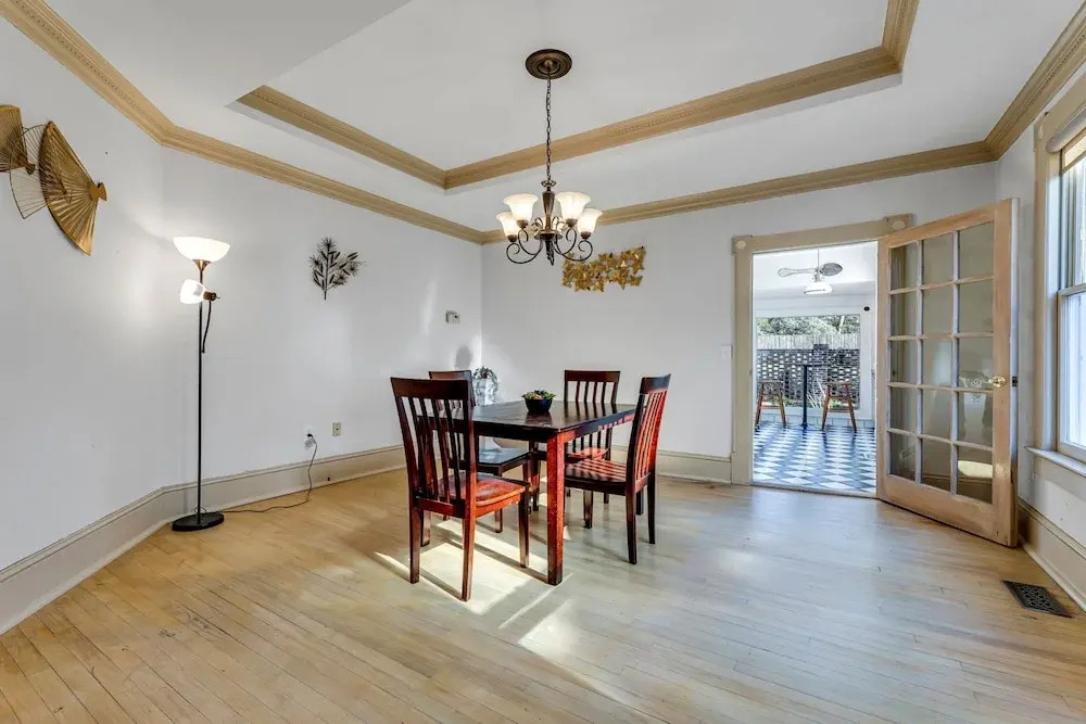 Magnolia Manor - Private Backyard - Close to Downtown