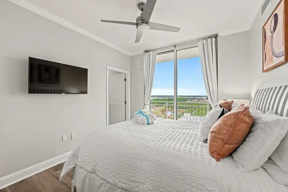 Luxury Beachfront Condo w/ 2 Balconies! Sleeps 8! Walk to Pier Park!