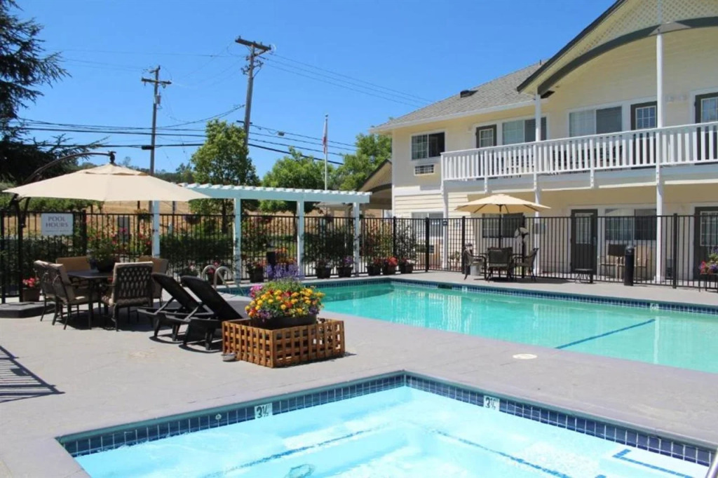 Geyserville Inn
