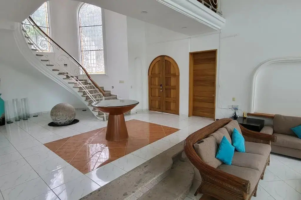 Heated Pool & Chef with Full Staff Included - 30 guest