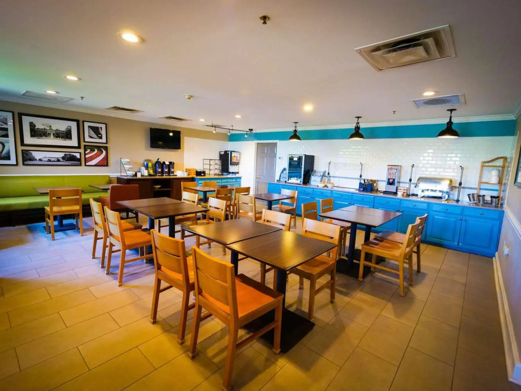 Country Inn & Suites by Radisson, Burlington (Elon), NC