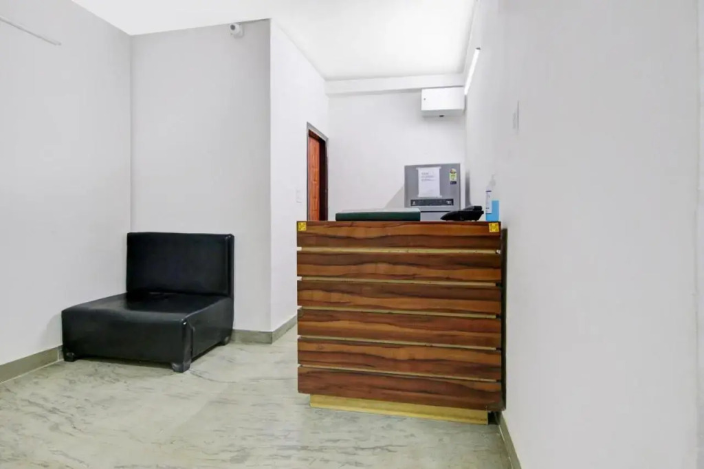 OYO Flagship 70198 Madhuban Residency