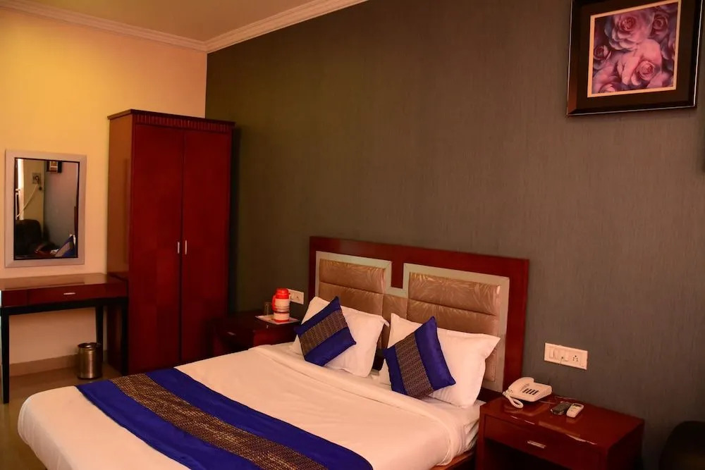Super Hotel O Rani Durgawati Crossway Formerly Orient Palace