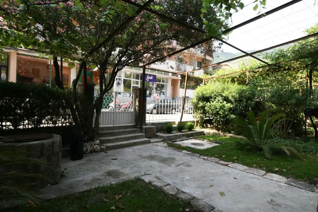 House 561