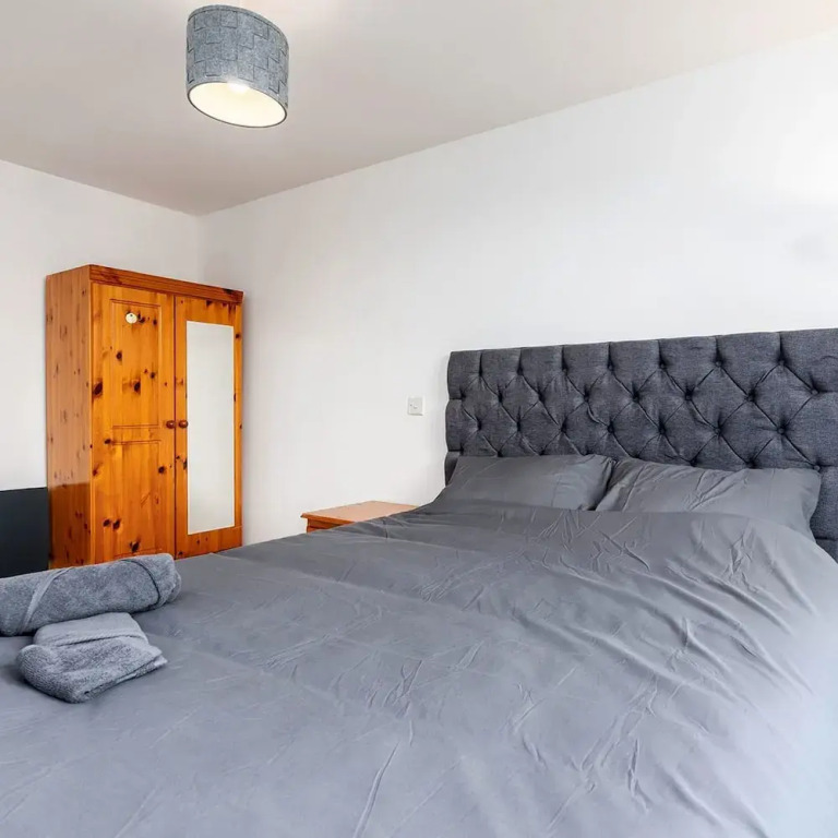 Stunning City Center 2 Bedroom Apartment I Parking