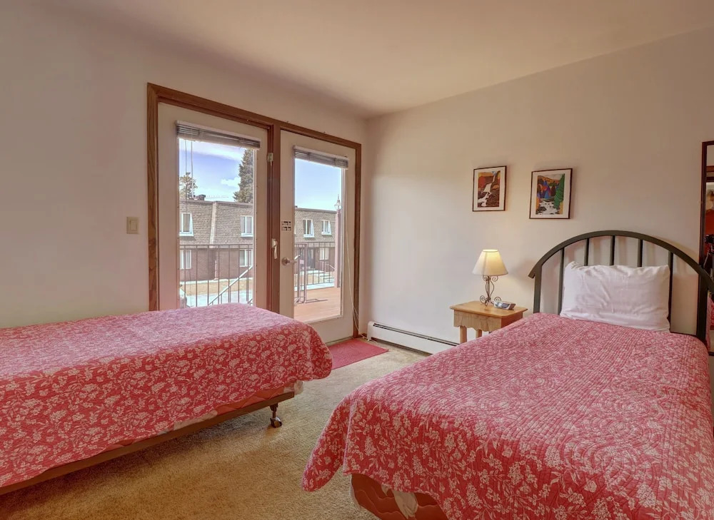 Cc20 Chateau Claire 2 Bedroom Condo by Redawning