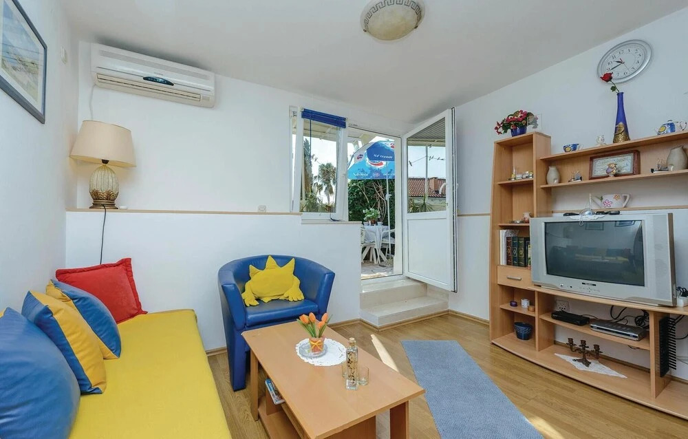 Awesome Home in Cavtat With Wifi and 1 Bedrooms