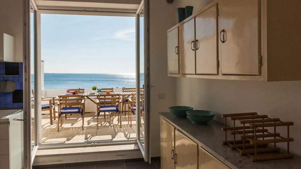 Charming apartment near the historic centre of Gallipoli, with enchanting view on the sea.-APPAR.TO LA BIANCATA