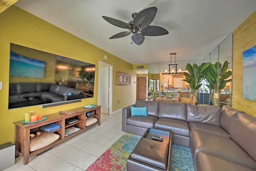Relaxing Waterfront 2-story Retreat w/ Pool Access