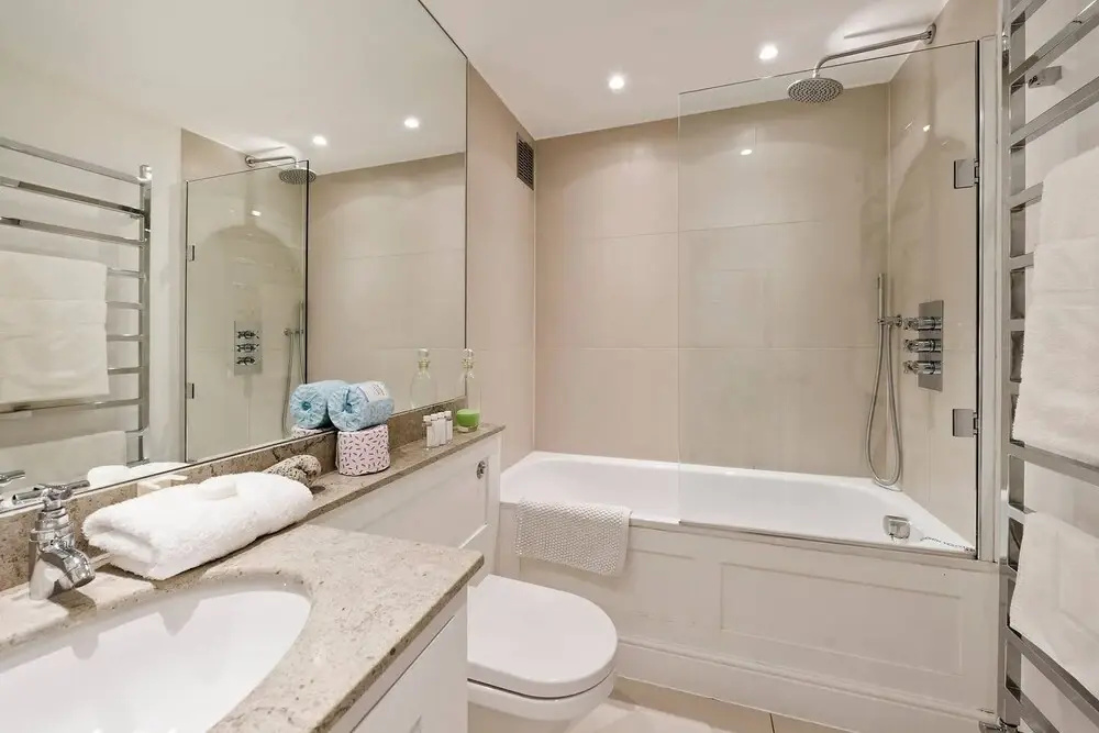 Bright 2-Bed Apartment in Fashionable Chelsea