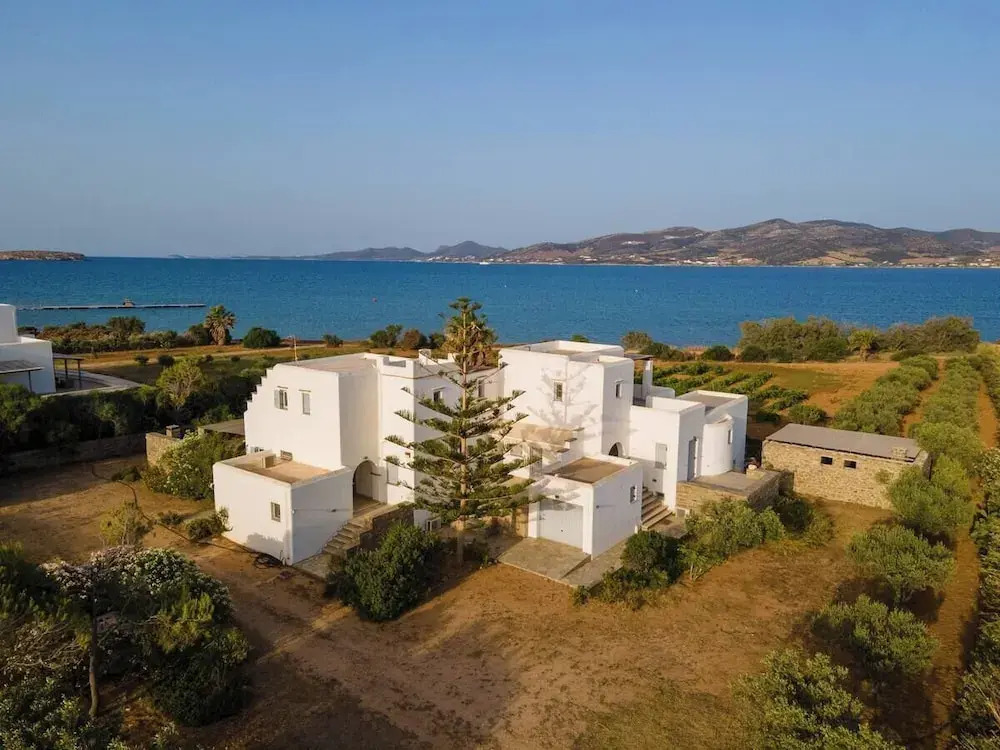 Cycladic home in Kampos by GHH