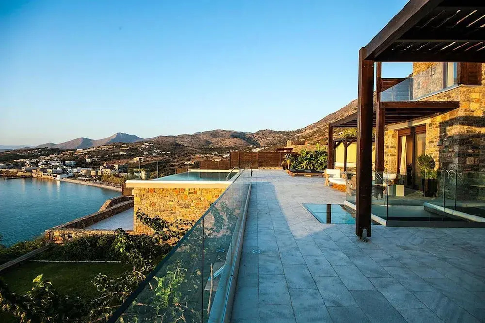 Beach Access 5 Bedroom Villa