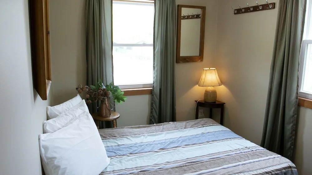 4 Bedroom Apartment near Blue Mountain Village, Private Beach Access, BBQ, Petfriendly