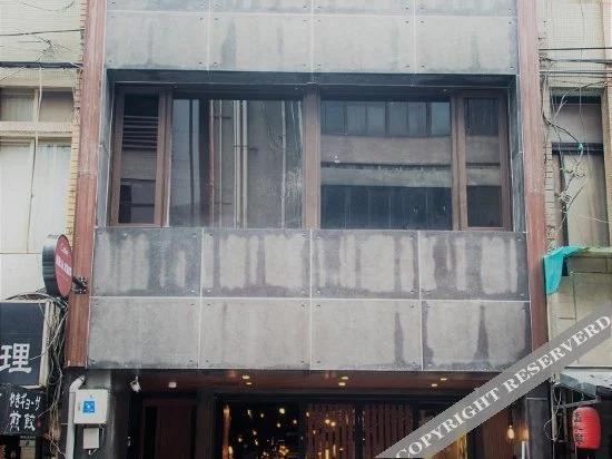 Oxygen Hotel M12