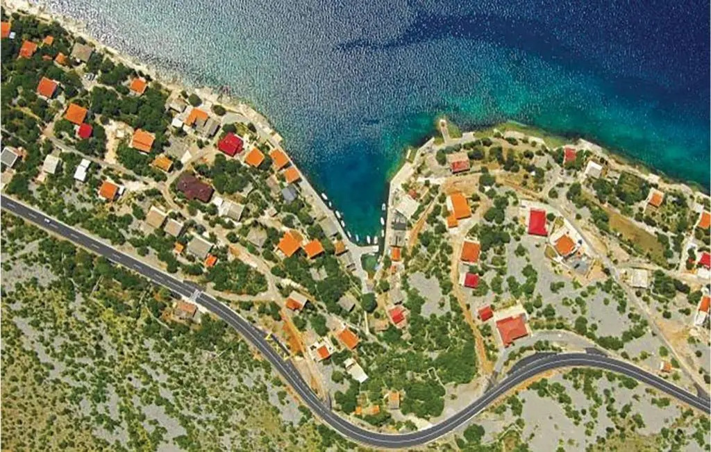 Stunning Apartment in Karlobag With Wifi