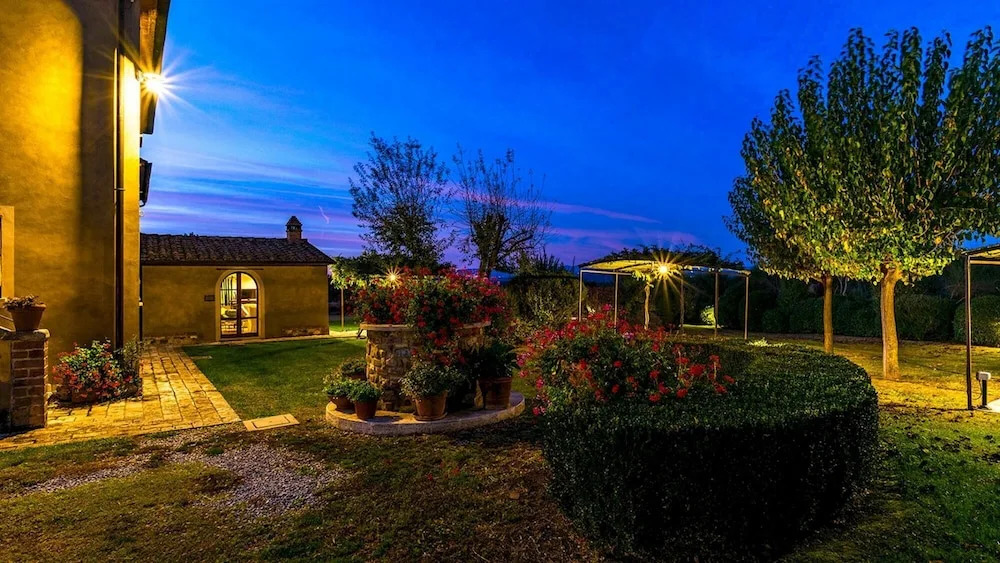 Villa Le Chiarne 22, Emma Villas