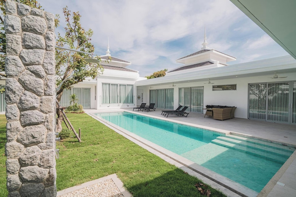 The luxury villa Ivory E3 Rawai Phuket