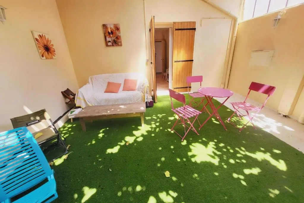 Nice House With Small Private Courtyard