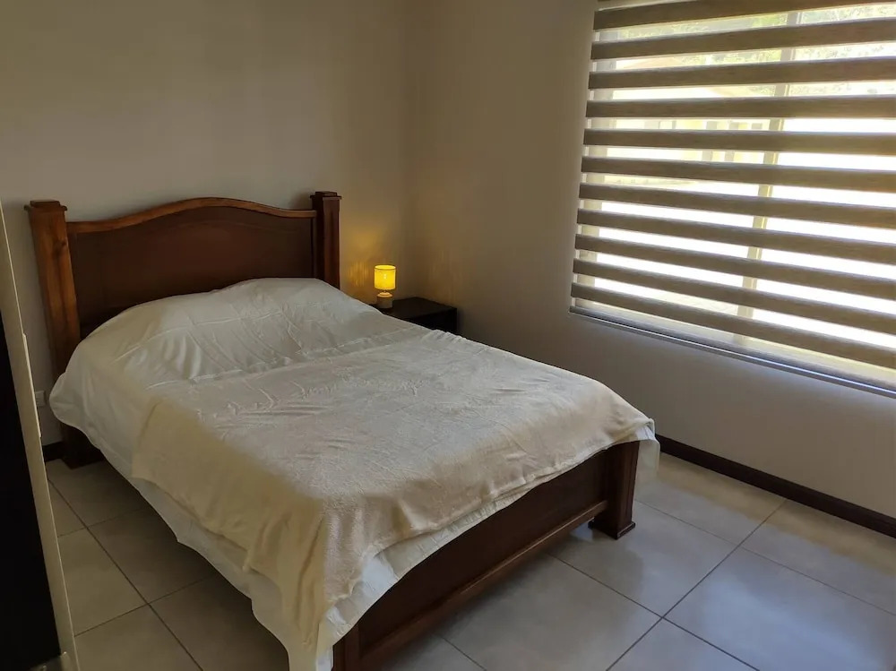 #1 New & Modern 2 bed Suite With Shared Pool